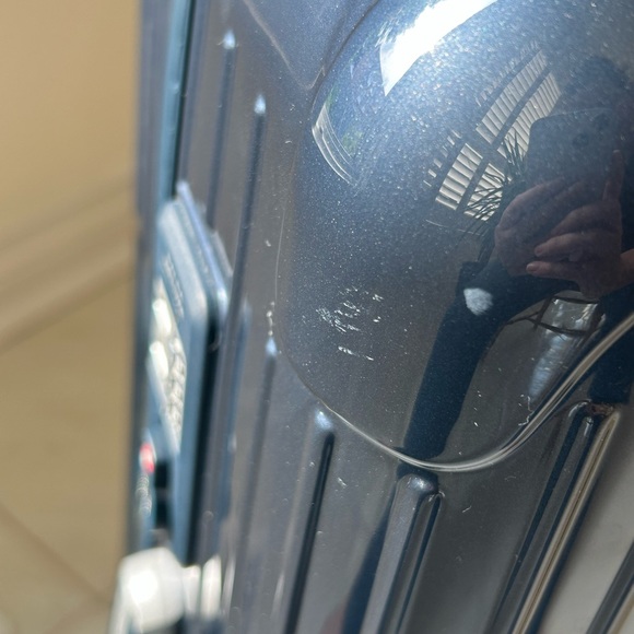 Brand new luxury Rimowa Salsa Deluxe suitcase in rare colour Yachting Blue - Picture 13 of 14